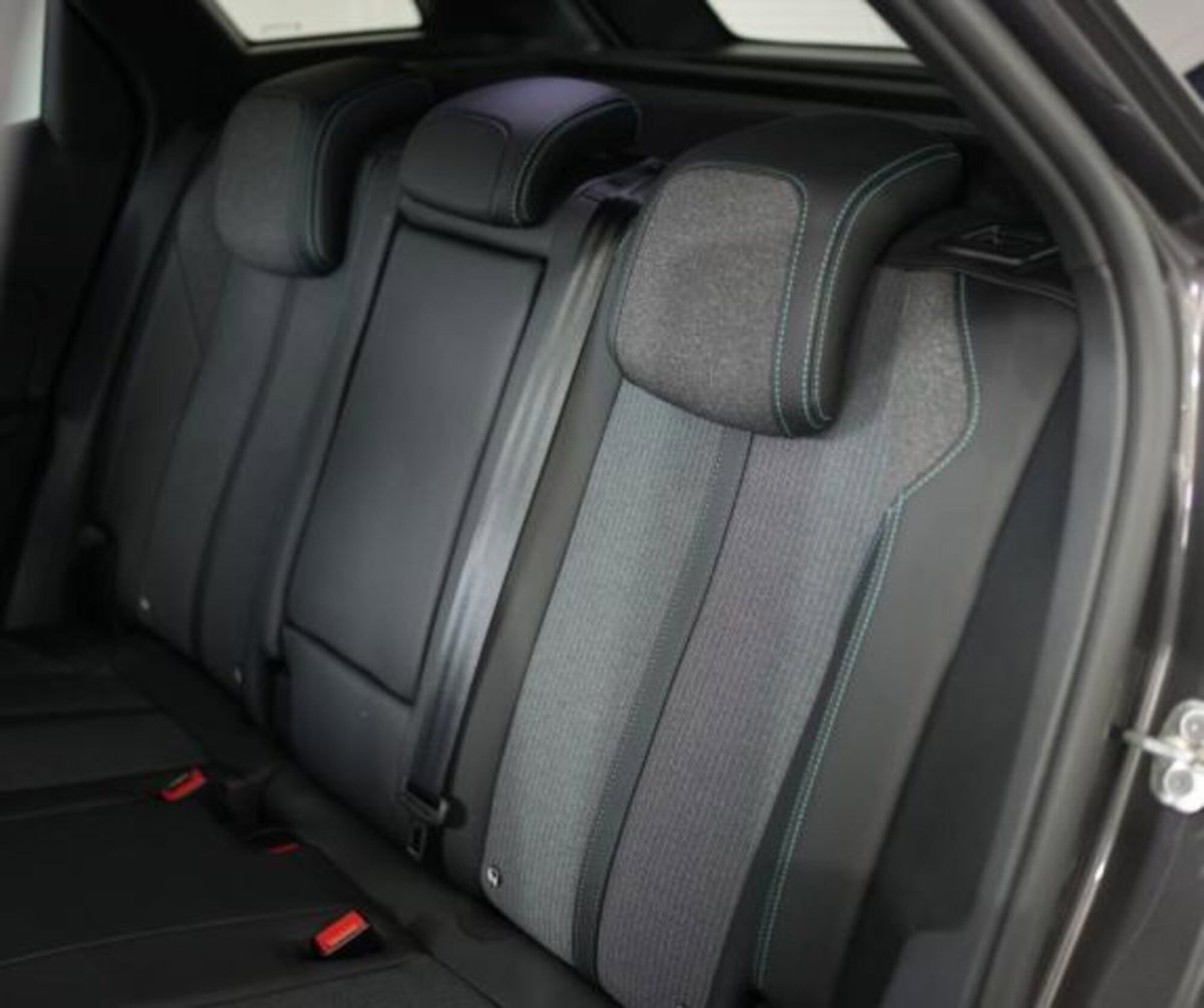 Peugeot 3008 BlueHDi 130 S&S EAT8 GT Pack (10)