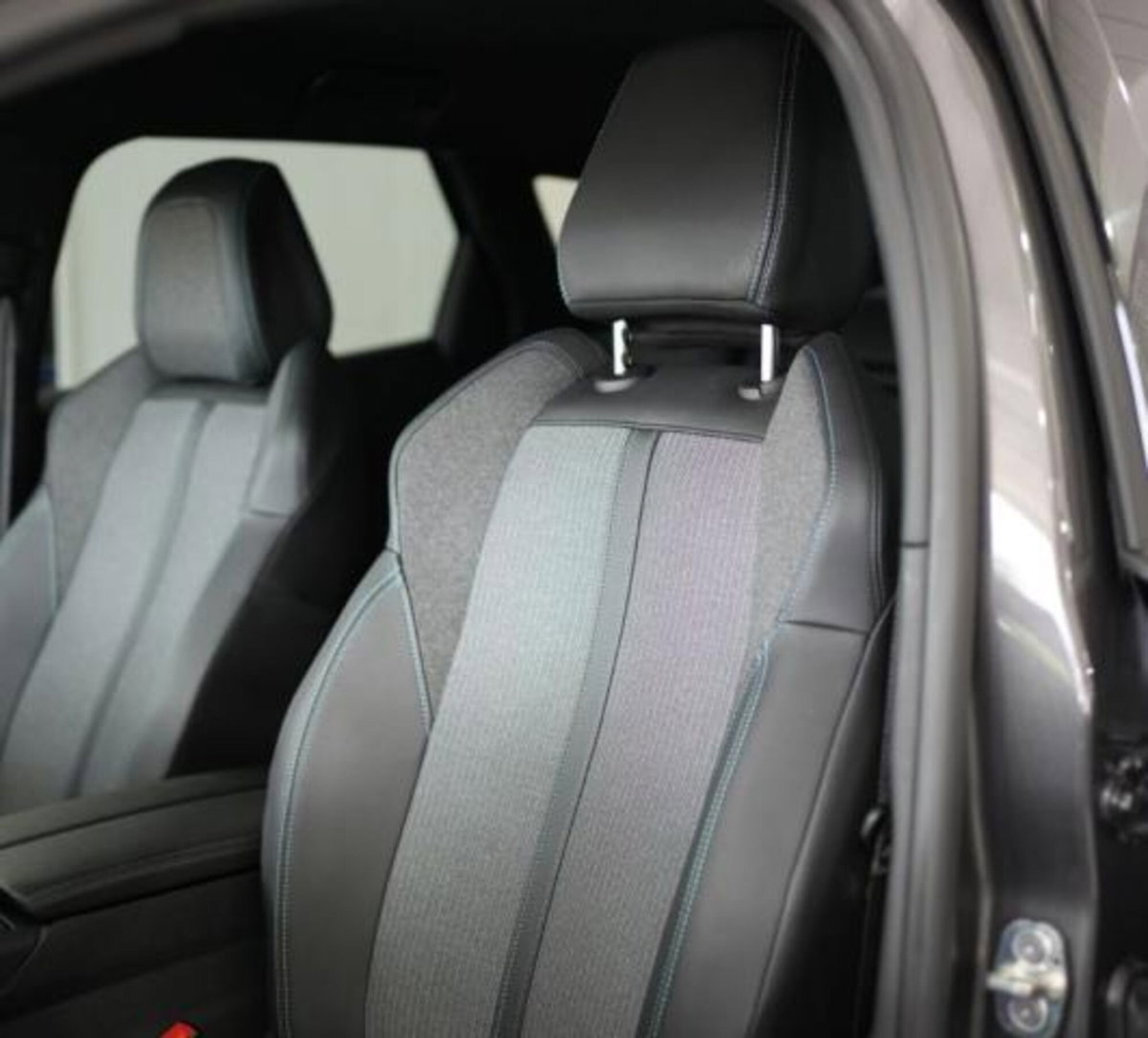 Peugeot 3008 BlueHDi 130 S&S EAT8 GT Pack (9)