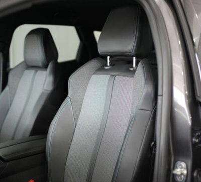 Peugeot 3008 BlueHDi 130 S&S EAT8 GT Pack (9)