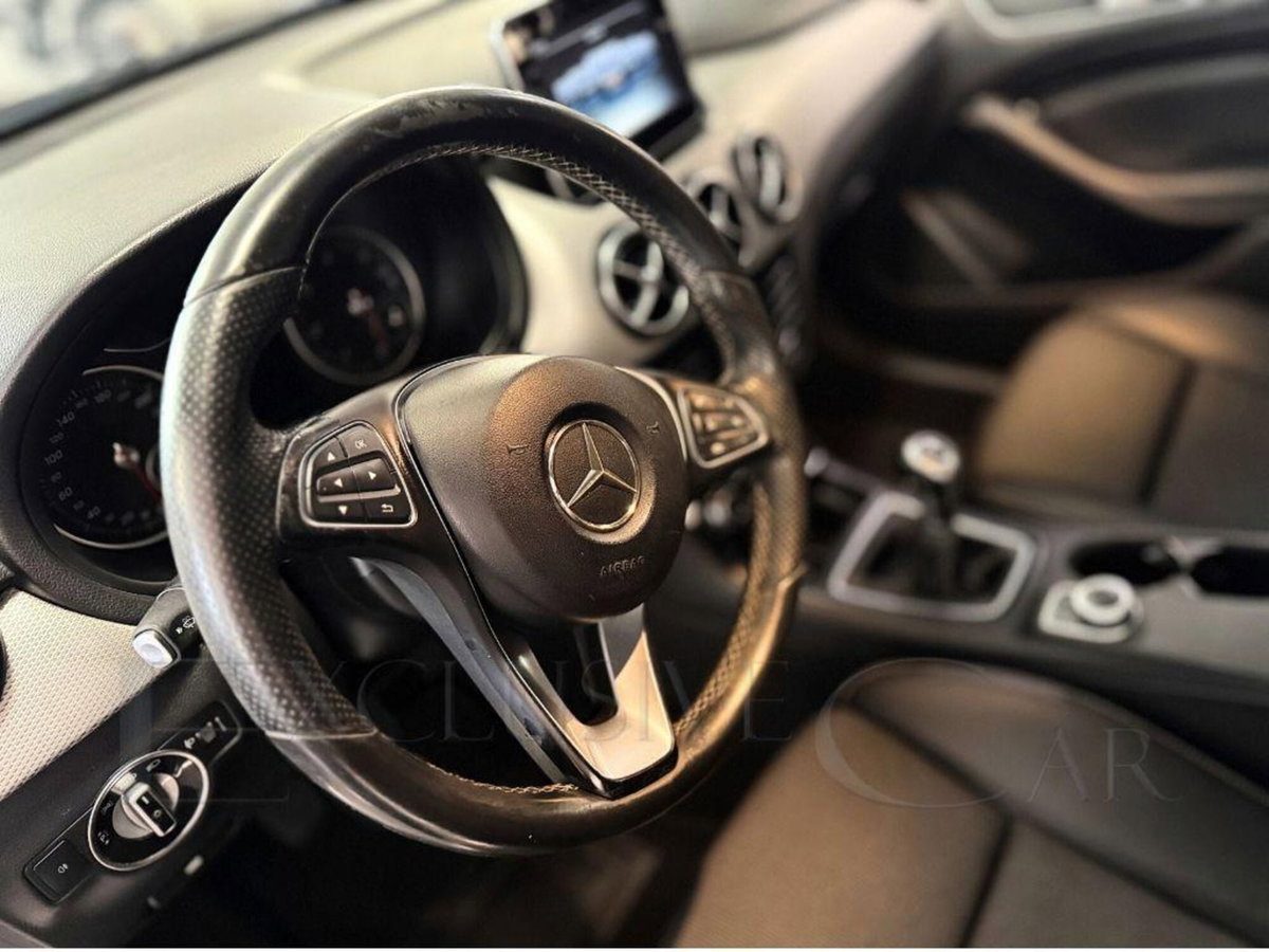 Mercedes-Benz Classe B 180 d Sport (9)