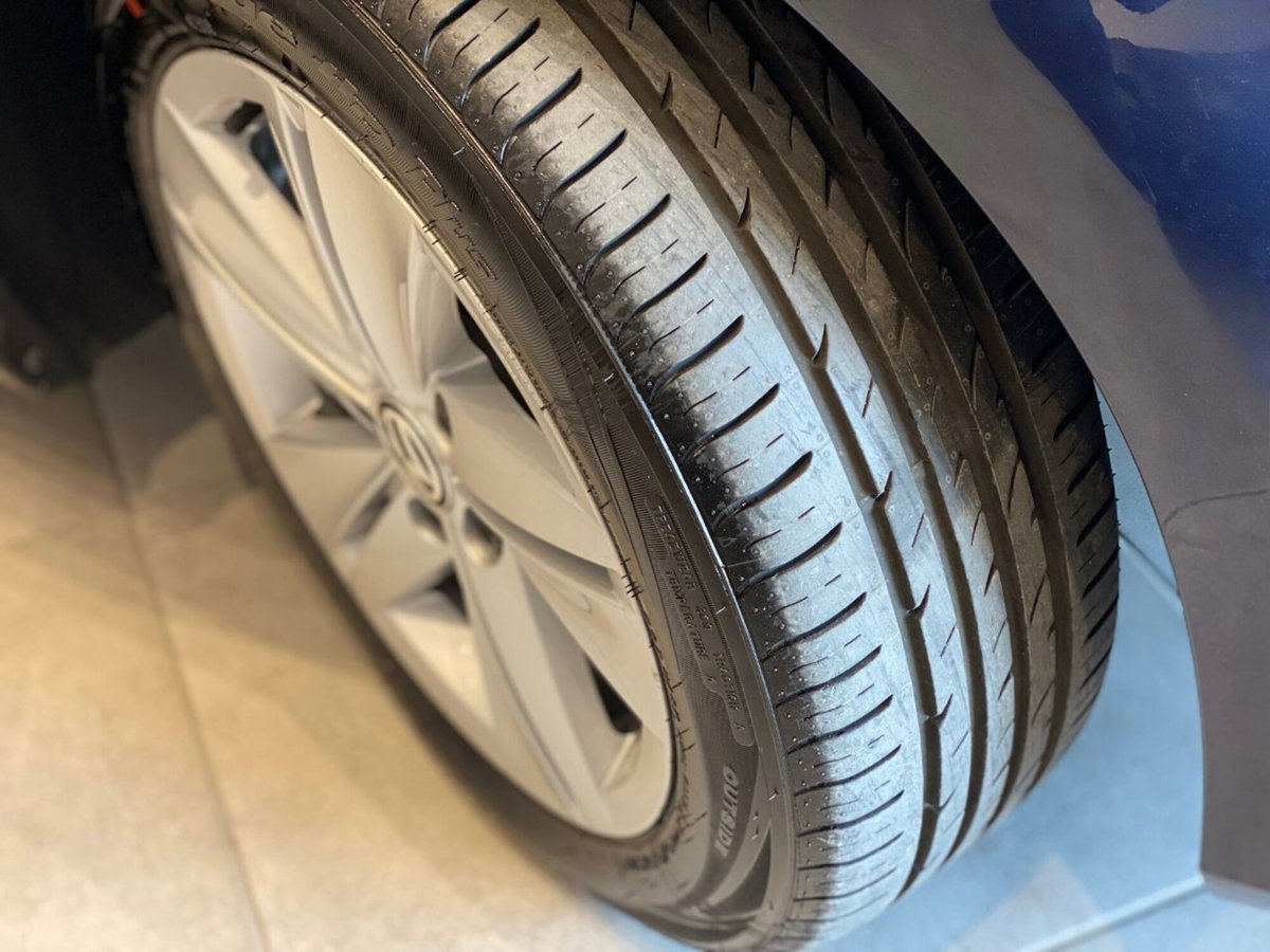 Volkswagen Golf 1.4 TGI 5p. Trendline BlueMotion (9)