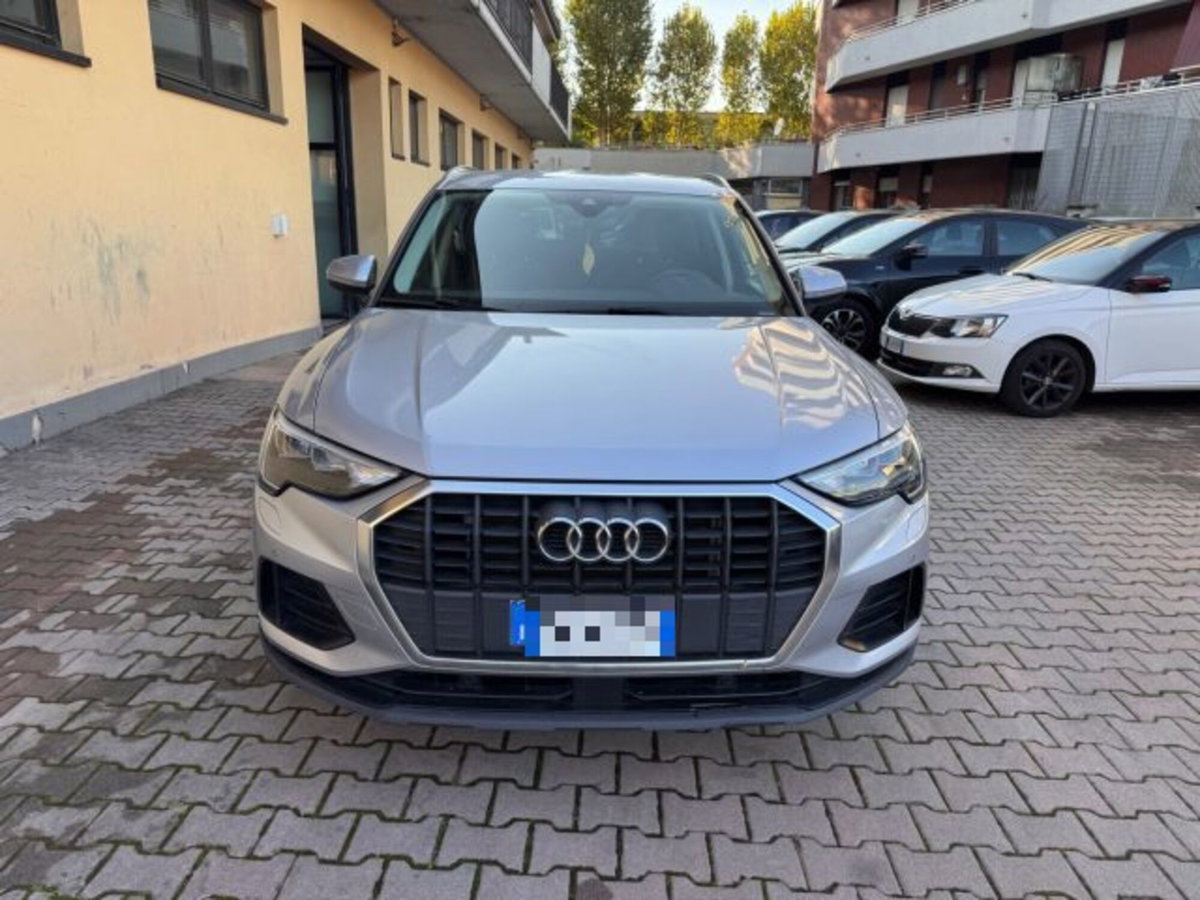 Audi Q3 45 TFSI e S tronic Business (2)