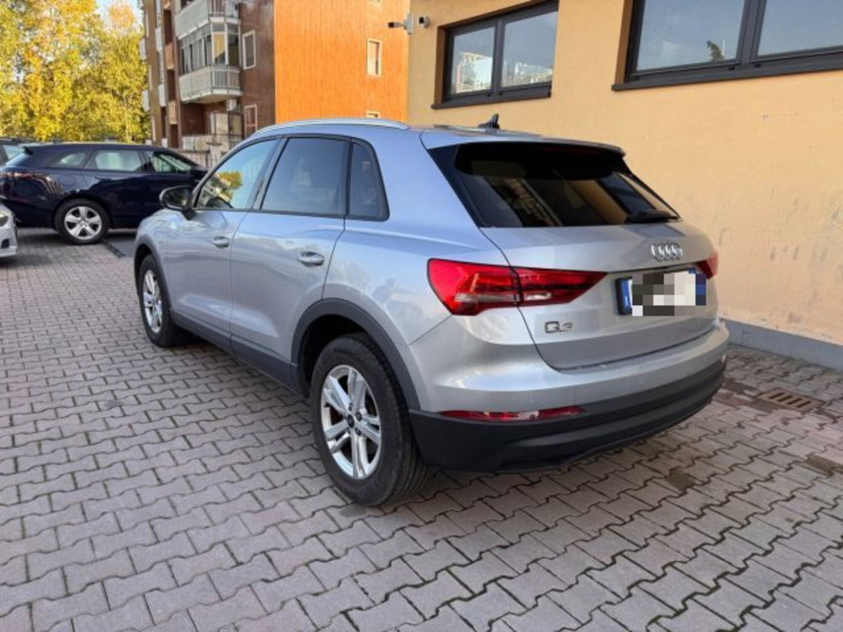 Audi Q3 45 TFSI e S tronic Business (4)