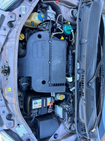 Lancia Ypsilon 1.3 MJT 75 CV Diva (19)