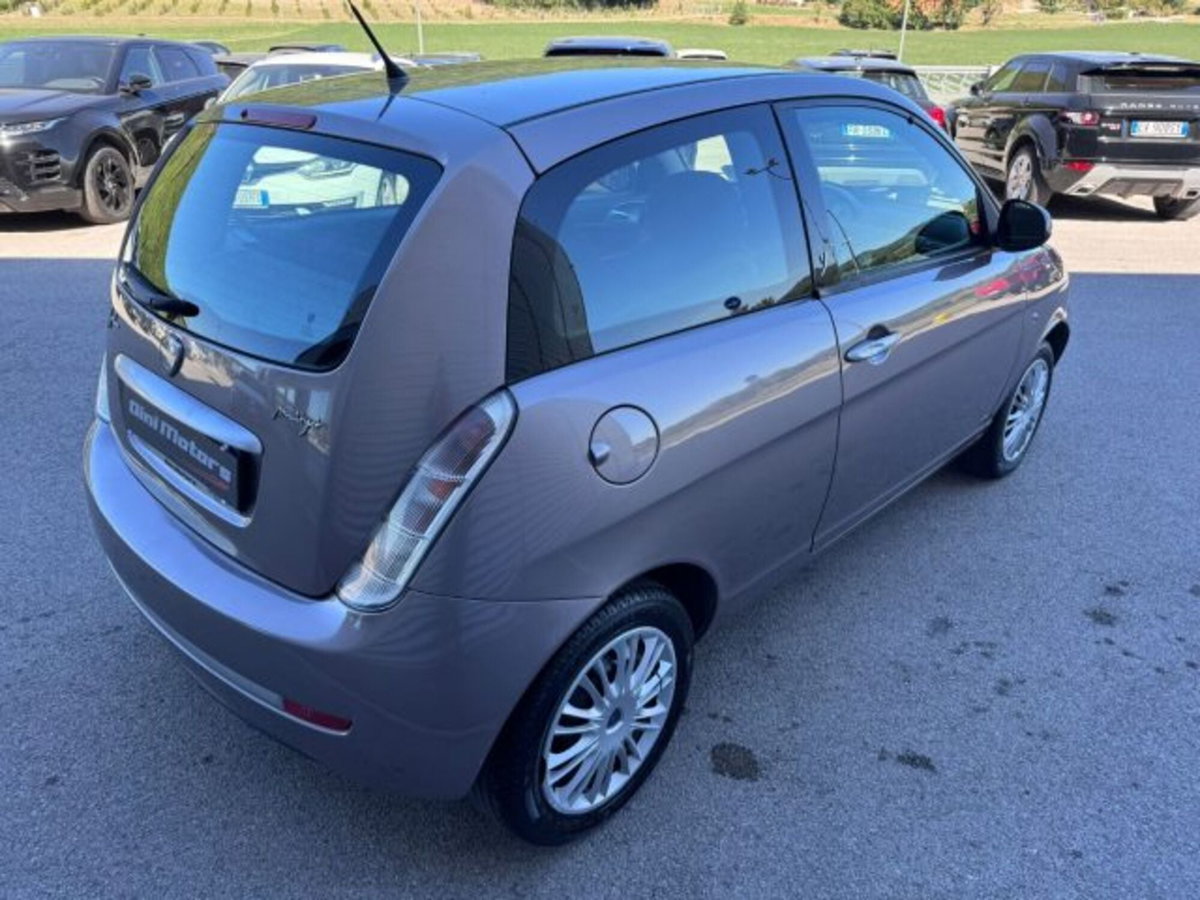 Lancia Ypsilon 1.3 MJT 75 CV Diva (7)