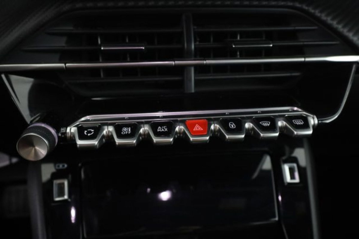 Peugeot 2008 BlueHDi 130 S&S EAT8 Allure Pack (13)