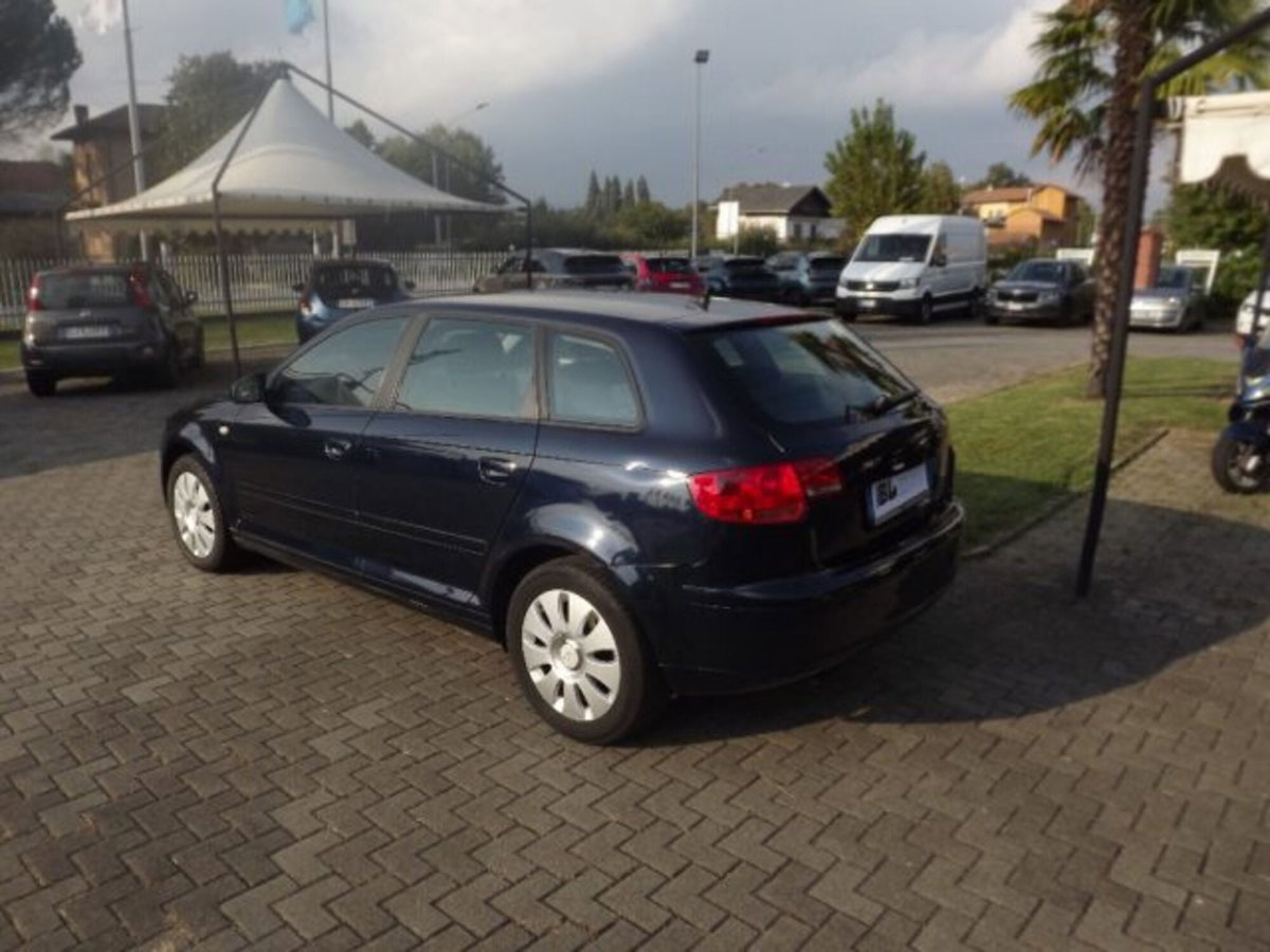 Audi A3 Sportback 2.0 16V TDI Attraction (4)