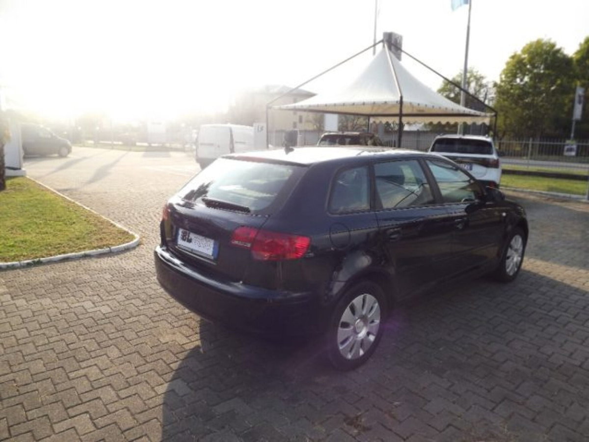 Audi A3 Sportback 2.0 16V TDI Attraction (9)