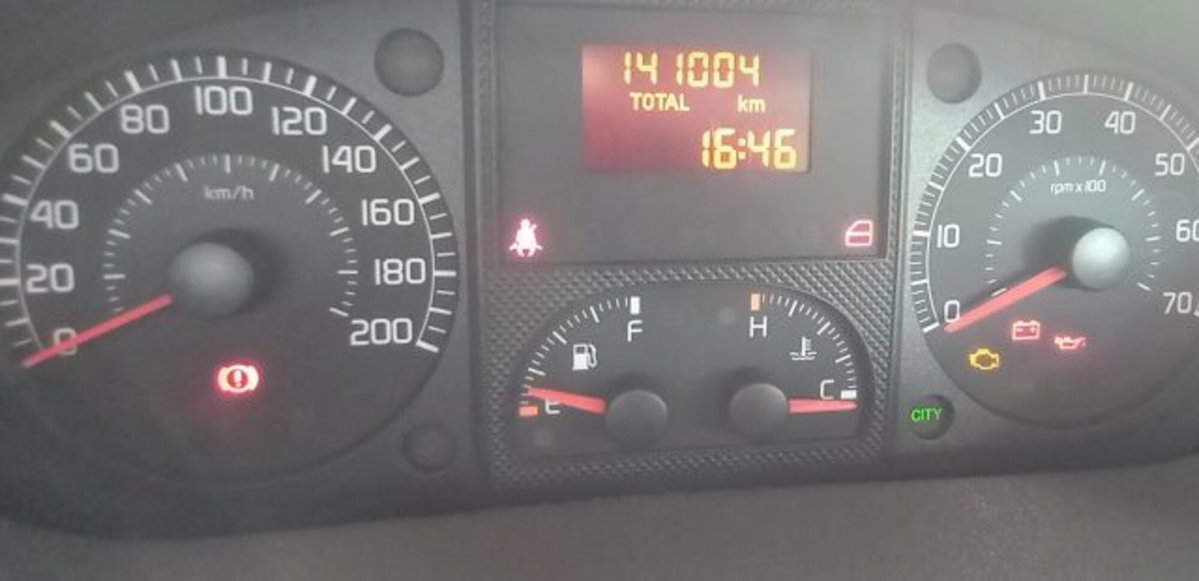 Fiat Idea 1.4 16V Dynamic (9)