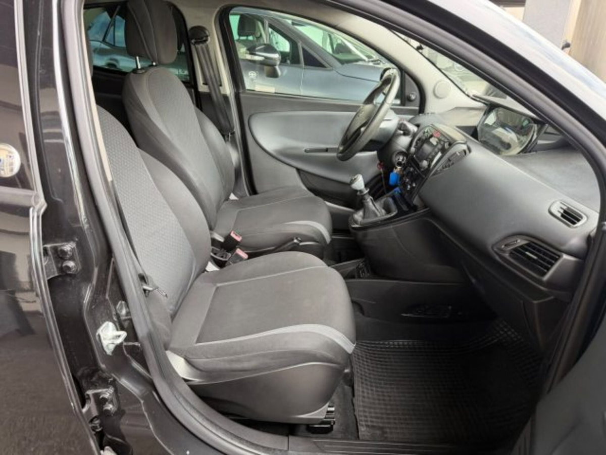 Lancia Ypsilon 1.2 69 CV 5 porte GPL Ecochic Silver (10)