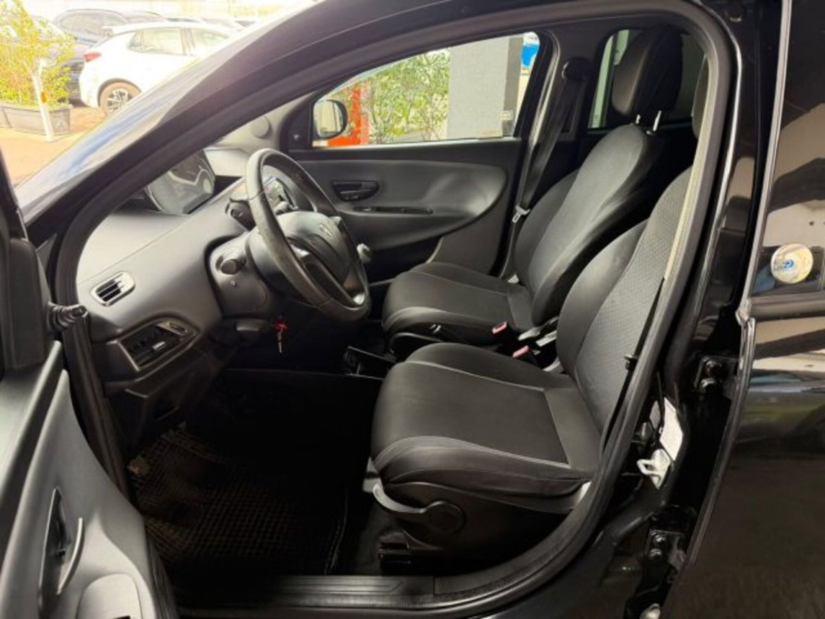 Lancia Ypsilon 1.2 69 CV 5 porte GPL Ecochic Silver (8)
