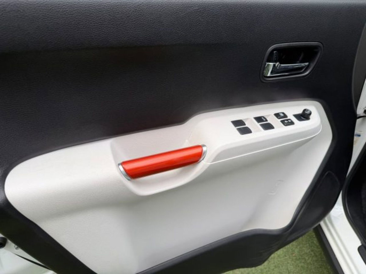 Suzuki Ignis 1.2h Top 2wd (7)