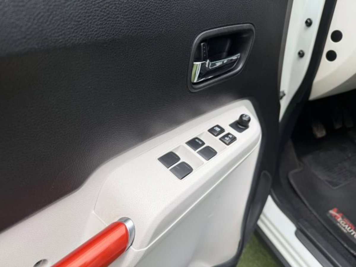 Suzuki Ignis 1.2h Top 2wd (8)