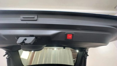 Peugeot 3008 1.2 hybrid 48V GT 136cv e-dcs6 (8)