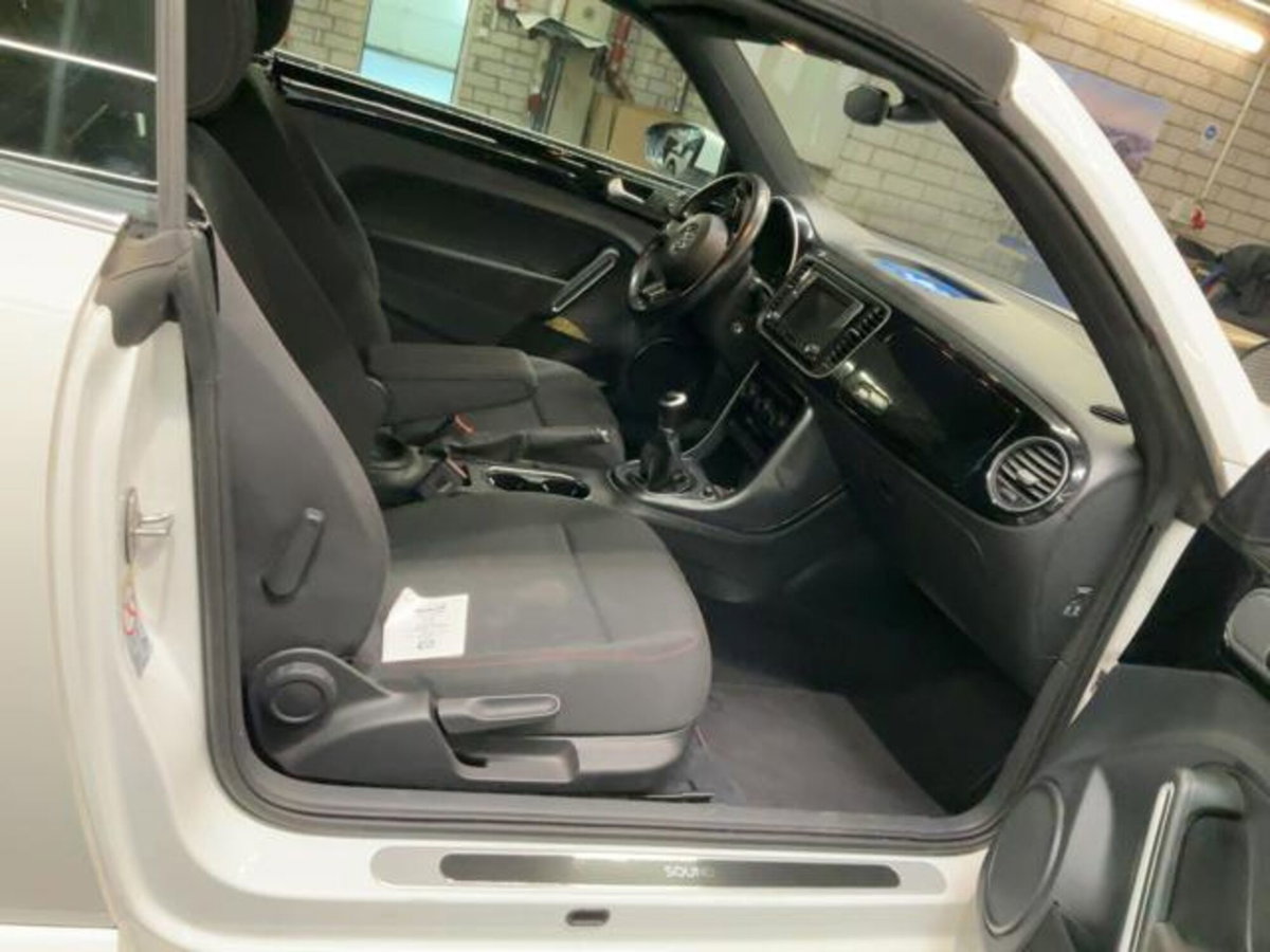 Volkswagen Maggiolino Cabrio 1.2 TSI Design (6)