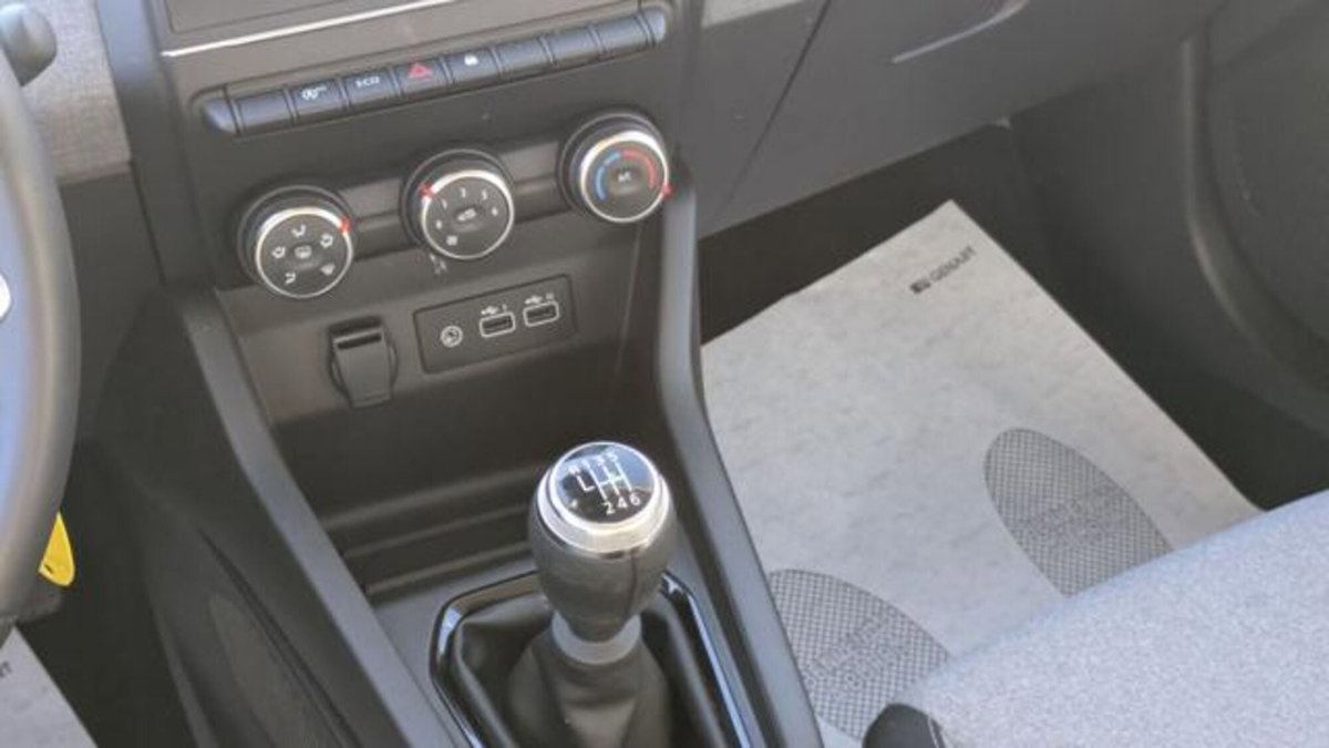 Renault Clio 1.0 tce Techno Gpl 100cv (8)