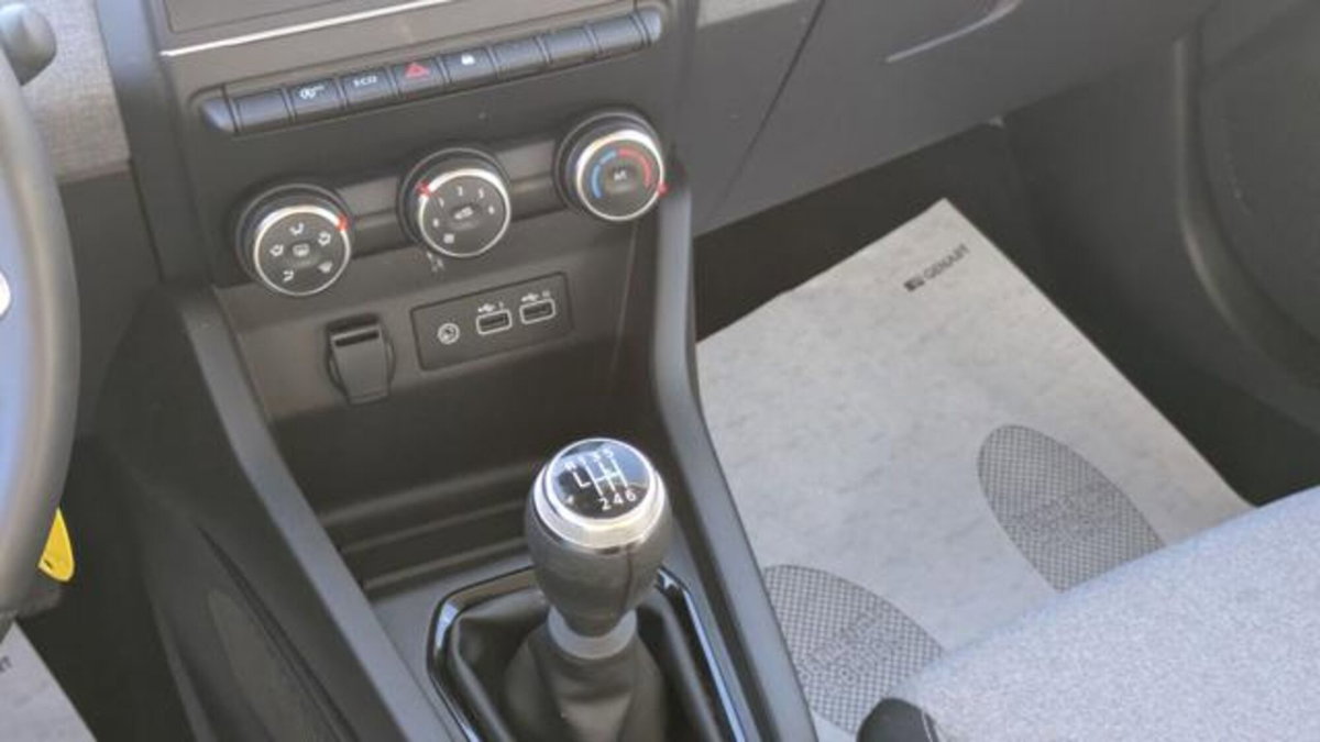Renault Clio 1.0 tce Techno Gpl 100cv (8)
