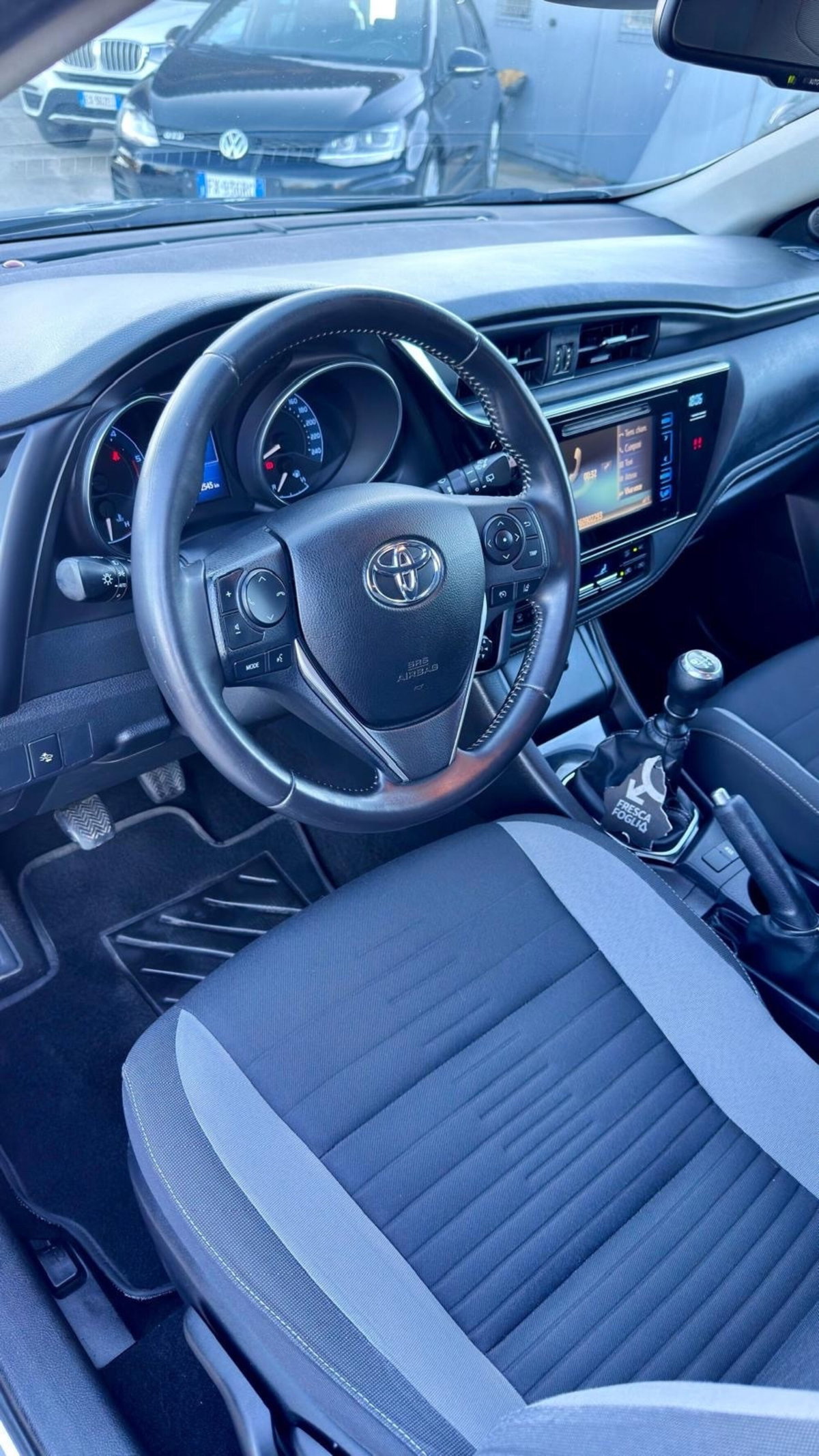 Toyota Auris 1.6 D-4D Lounge (11)