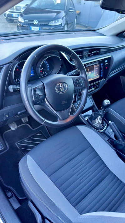 Toyota Auris 1.6 D-4D Lounge (11)