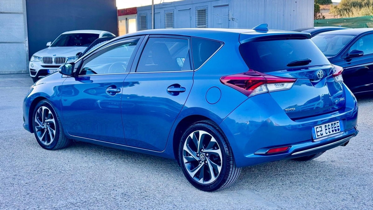 Toyota Auris 1.6 D-4D Lounge (13)