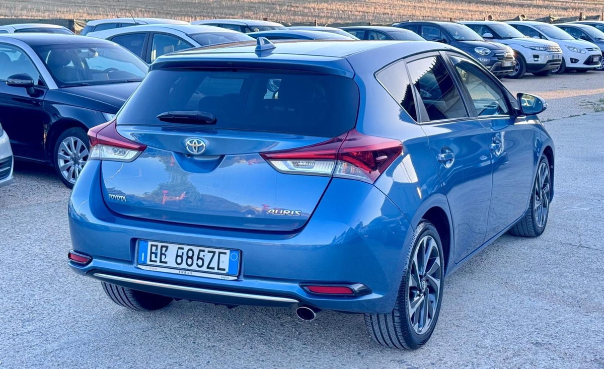 Toyota Auris 1.6 D-4D Lounge (2)