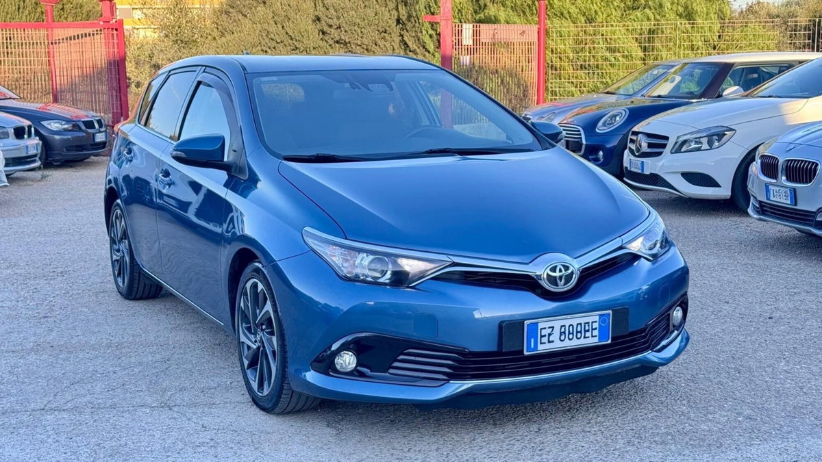 Toyota Auris 1.6 D-4D Lounge (3)