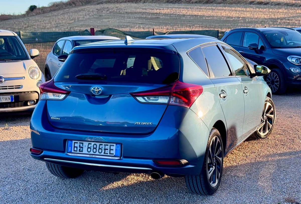 Toyota Auris 1.6 D-4D Lounge (4)