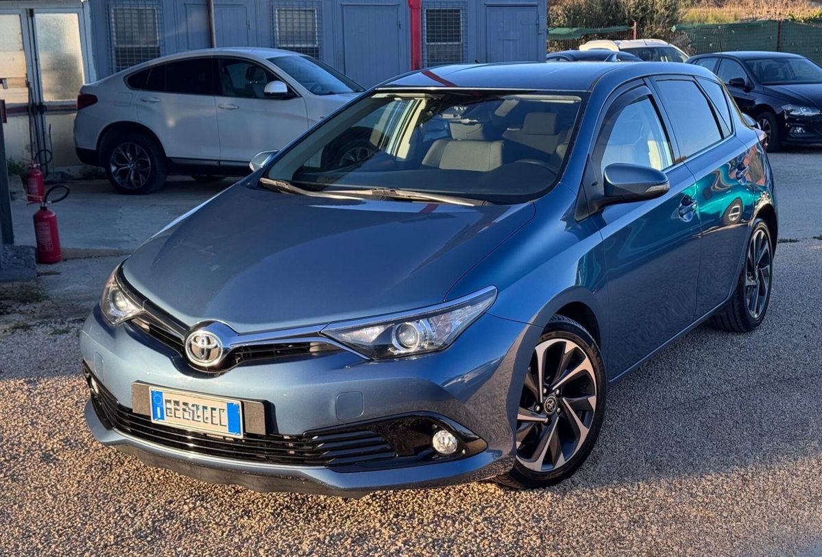 Toyota Auris 1.6 D-4D Lounge (5)