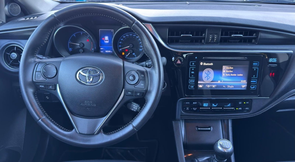 Toyota Auris 1.6 D-4D Lounge (8)