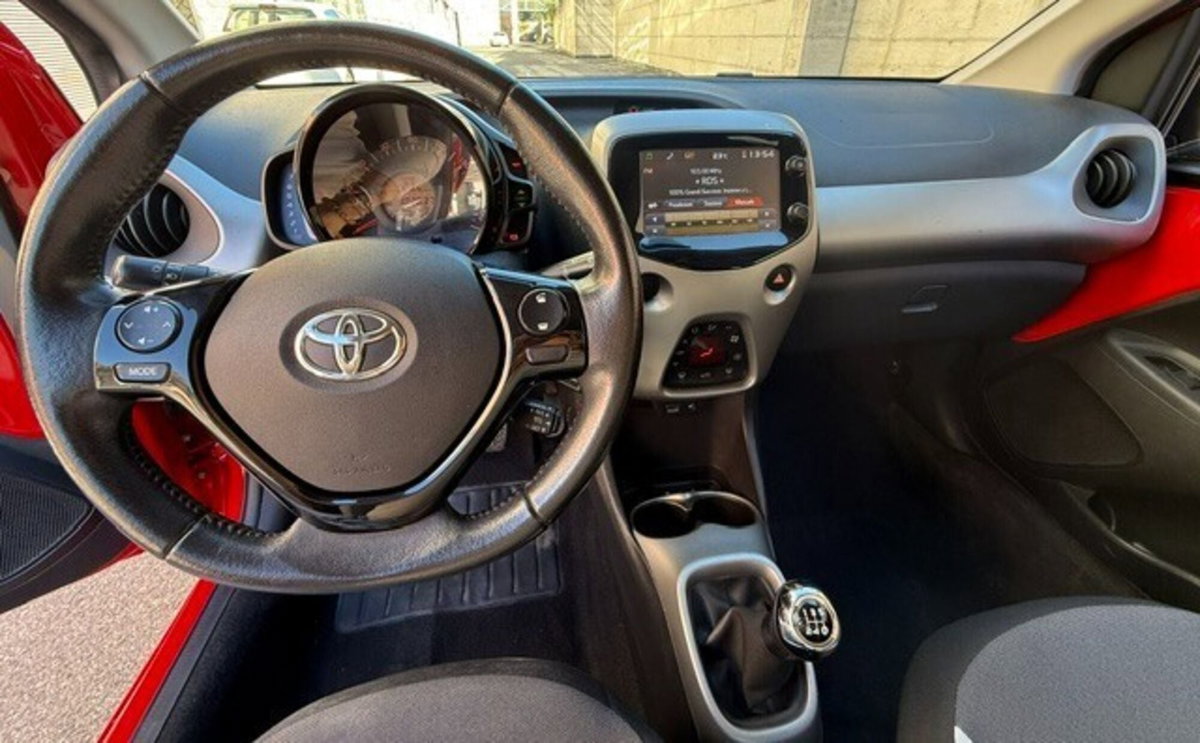 Toyota Aygo 1.0 VVT-i 69 CV 5 porte x-wave TSS (9)
