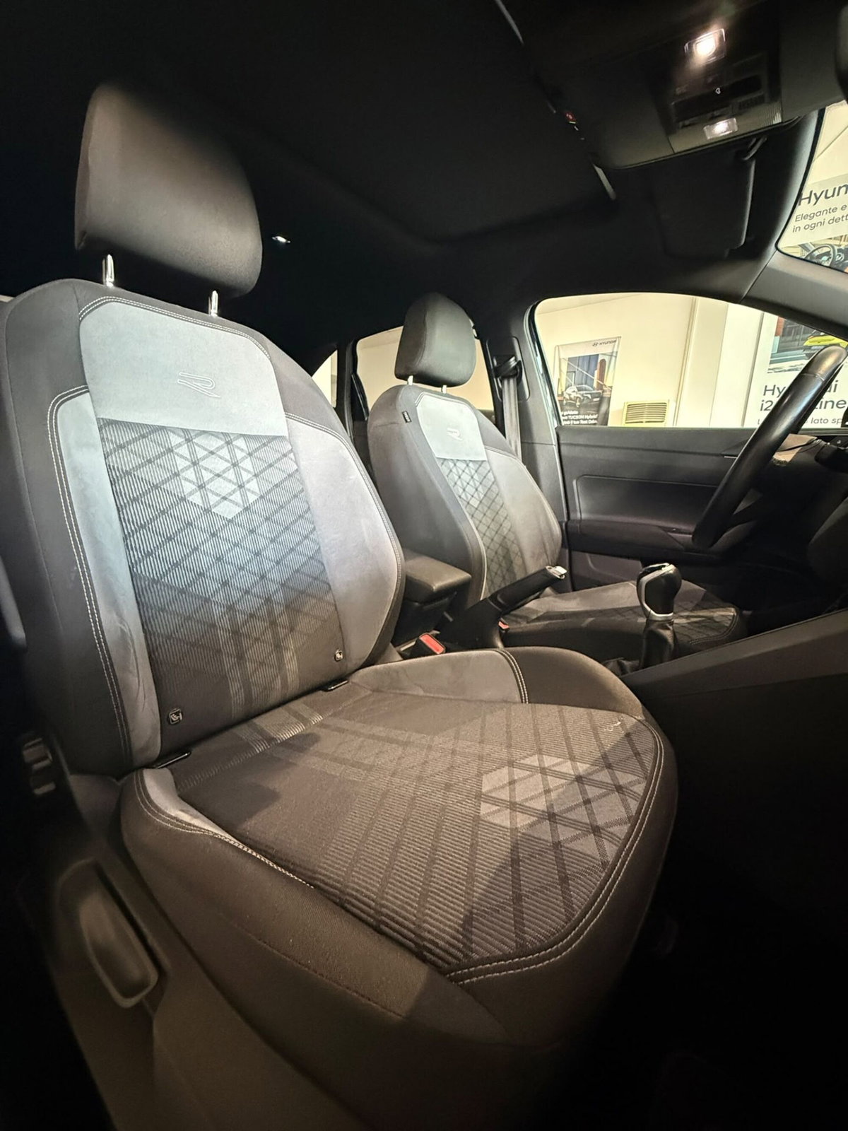 Volkswagen Taigo 1.0 TSI 110 CV DSG R-Line (11)