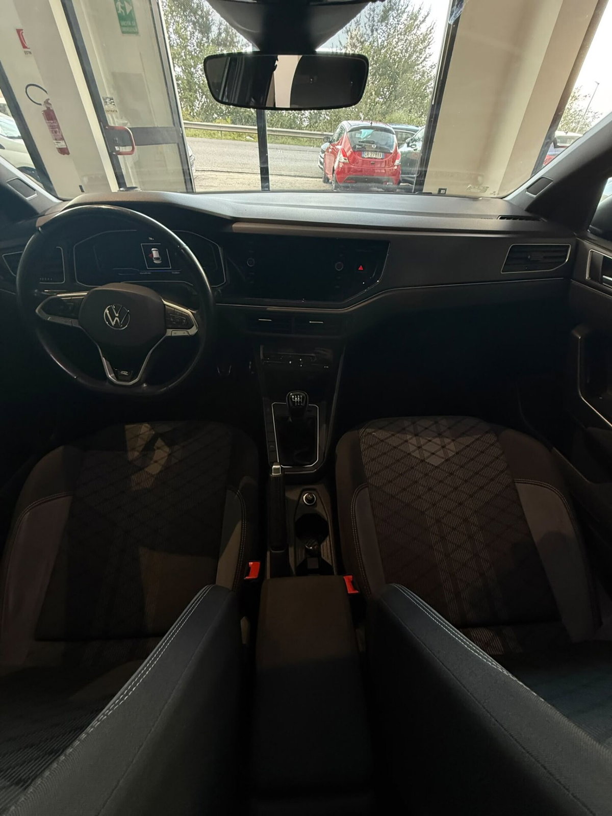 Volkswagen Taigo 1.0 TSI 110 CV DSG R-Line (8)