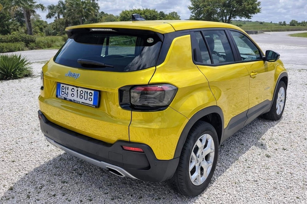 Jeep Avenger 1.2 turbo Summit fwd 100cv (2)