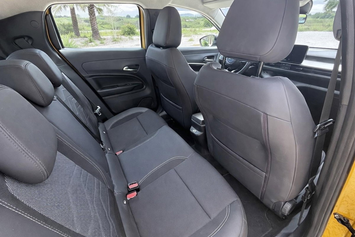 Jeep Avenger 1.2 turbo Summit fwd 100cv (9)