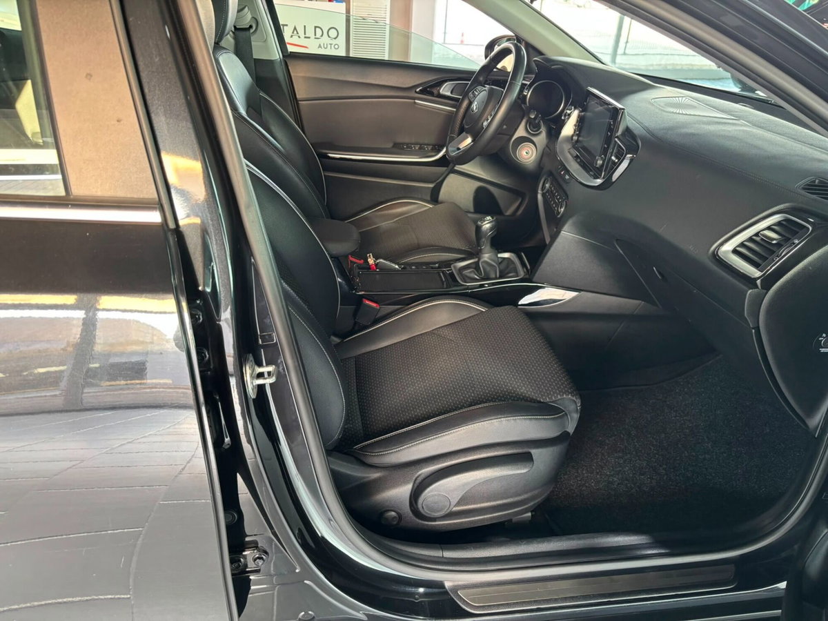 Kia XCeed 1.6 CRDi 115 CV Style (17)