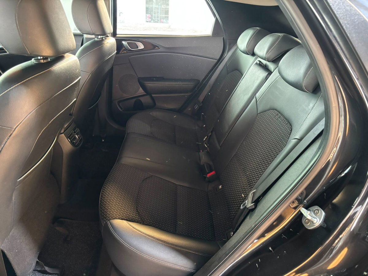 Kia XCeed 1.6 CRDi 115 CV Style (18)
