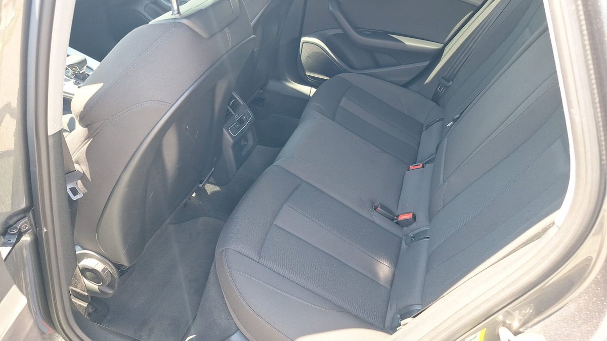 Audi A4 Avant 40 TDI quattro S tronic S line edition (12)