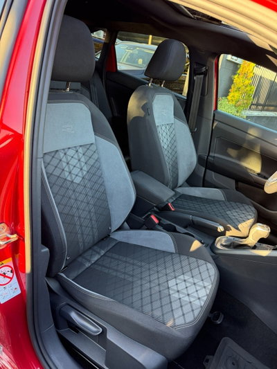 Volkswagen Taigo 1.0 TSI 110 CV DSG R-Line (14)