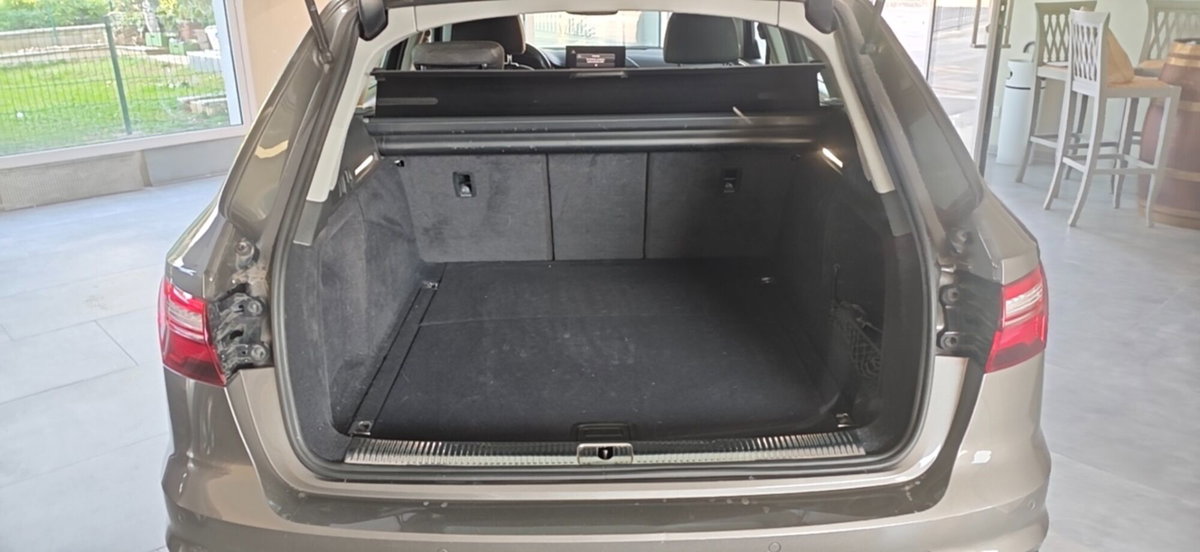 Audi A4 Avant 30 TDI/136 CV S tronic Business Advanced (9)