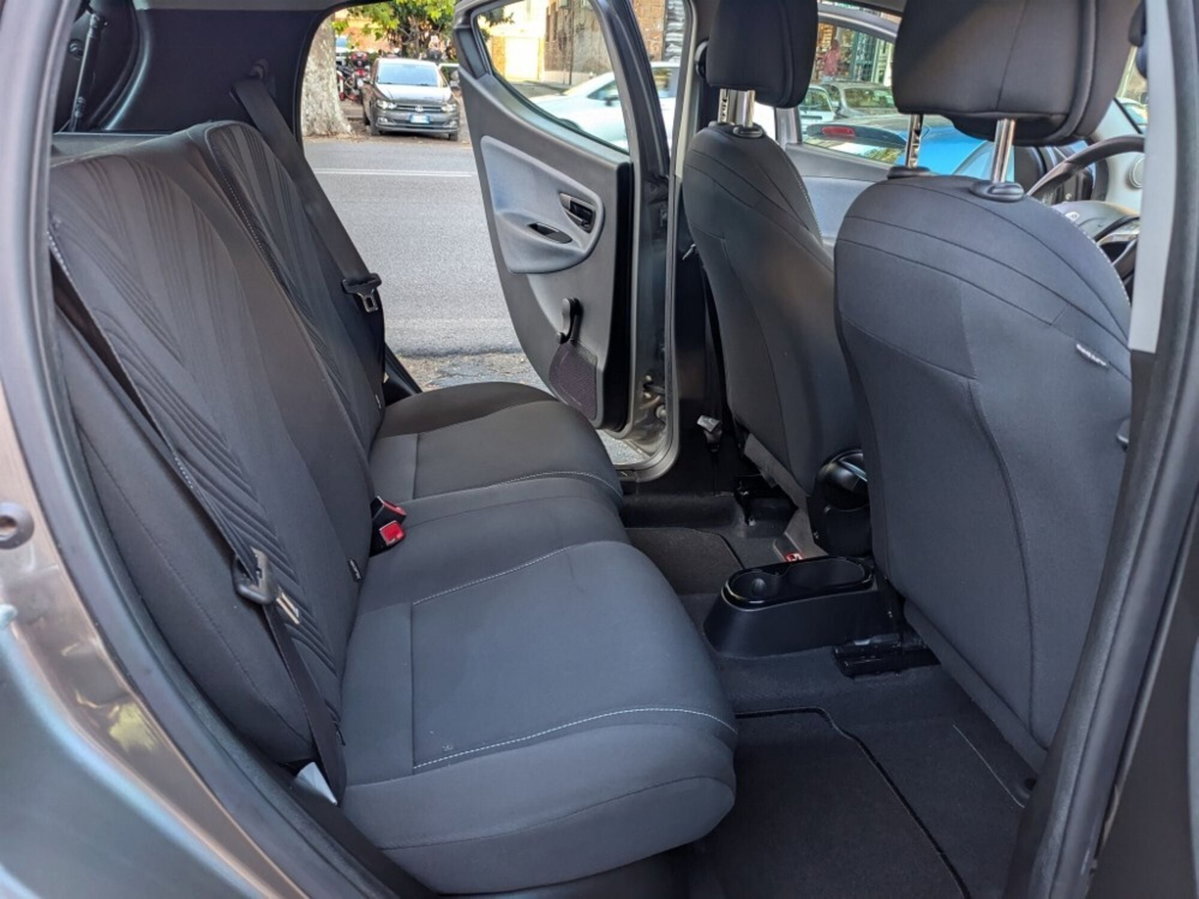 Lancia Ypsilon 1.0 FireFly 5 porte S&S Hybrid Gold Plus (10)