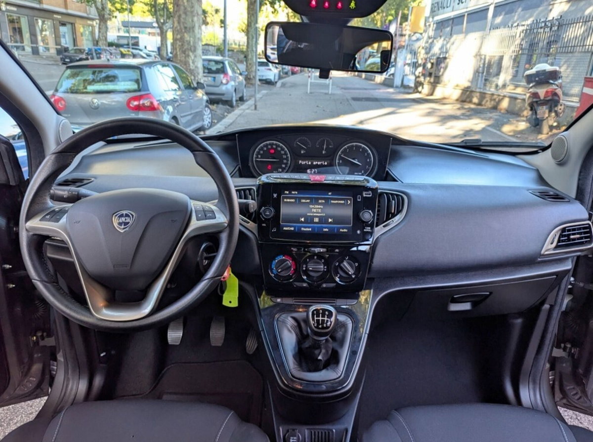 Lancia Ypsilon 1.0 FireFly 5 porte S&S Hybrid Gold Plus (11)