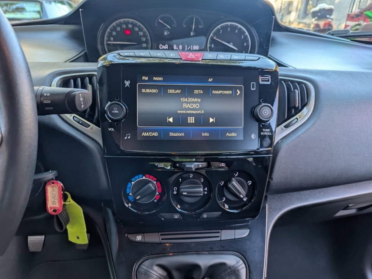 Lancia Ypsilon 1.0 FireFly 5 porte S&S Hybrid Gold Plus (14)