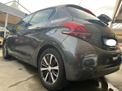 Peugeot 208 82 5 porte Allure (2)