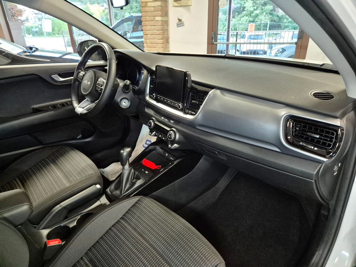 Kia Stonic 1.0 T-GDi 100 CV MHEV iMT Style (11)