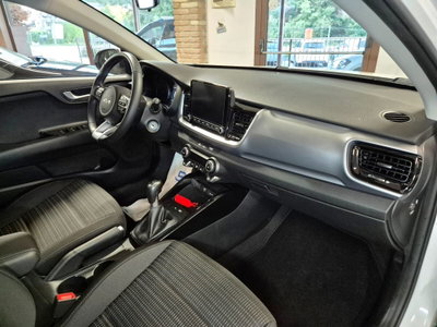 Kia Stonic 1.0 T-GDi 100 CV MHEV iMT Style (11)