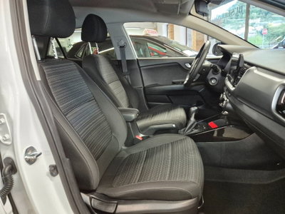 Kia Stonic 1.0 T-GDi 100 CV MHEV iMT Style (7)