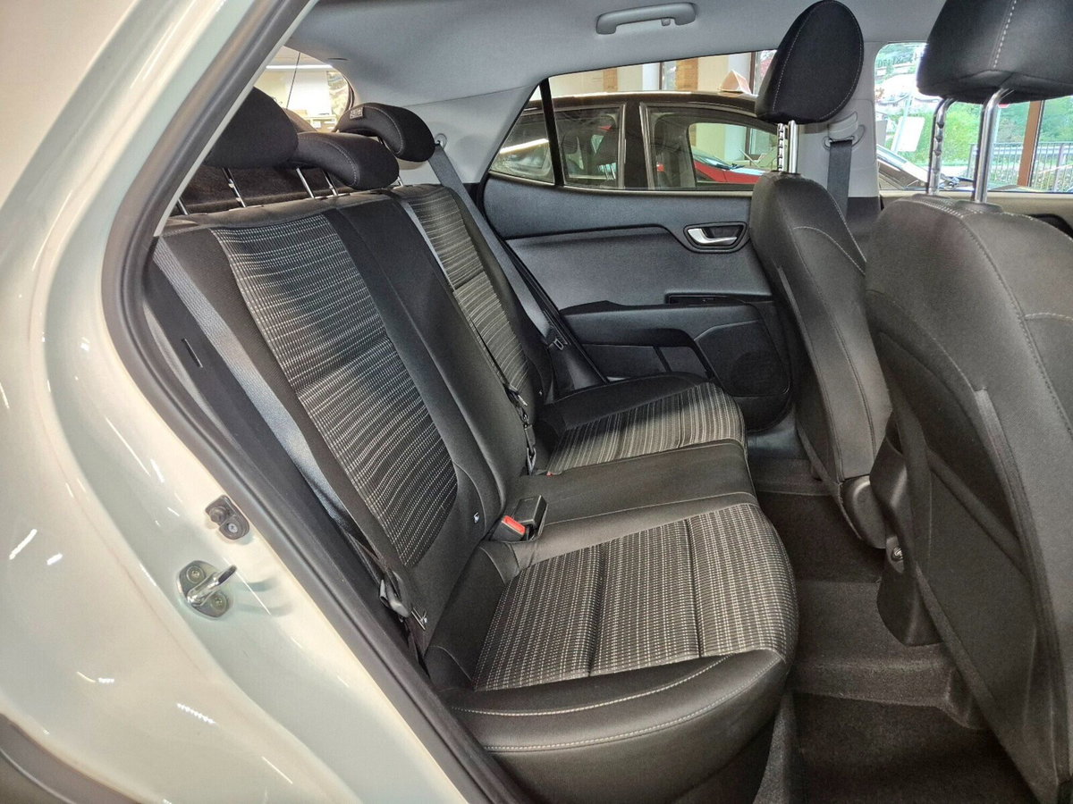 Kia Stonic 1.0 T-GDi 100 CV MHEV iMT Style (8)