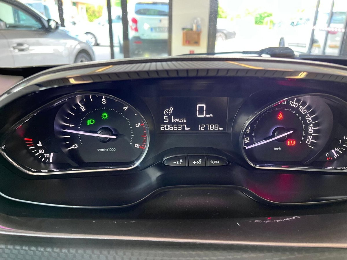Peugeot 2008 e-HDi 92 CV Stop&Start Active (11)