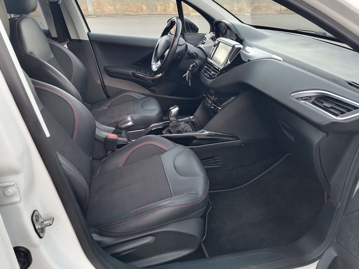 Peugeot 2008 100 GT Line (11)
