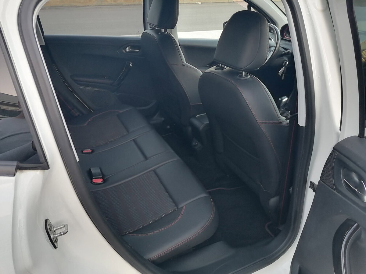 Peugeot 2008 100 GT Line (12)